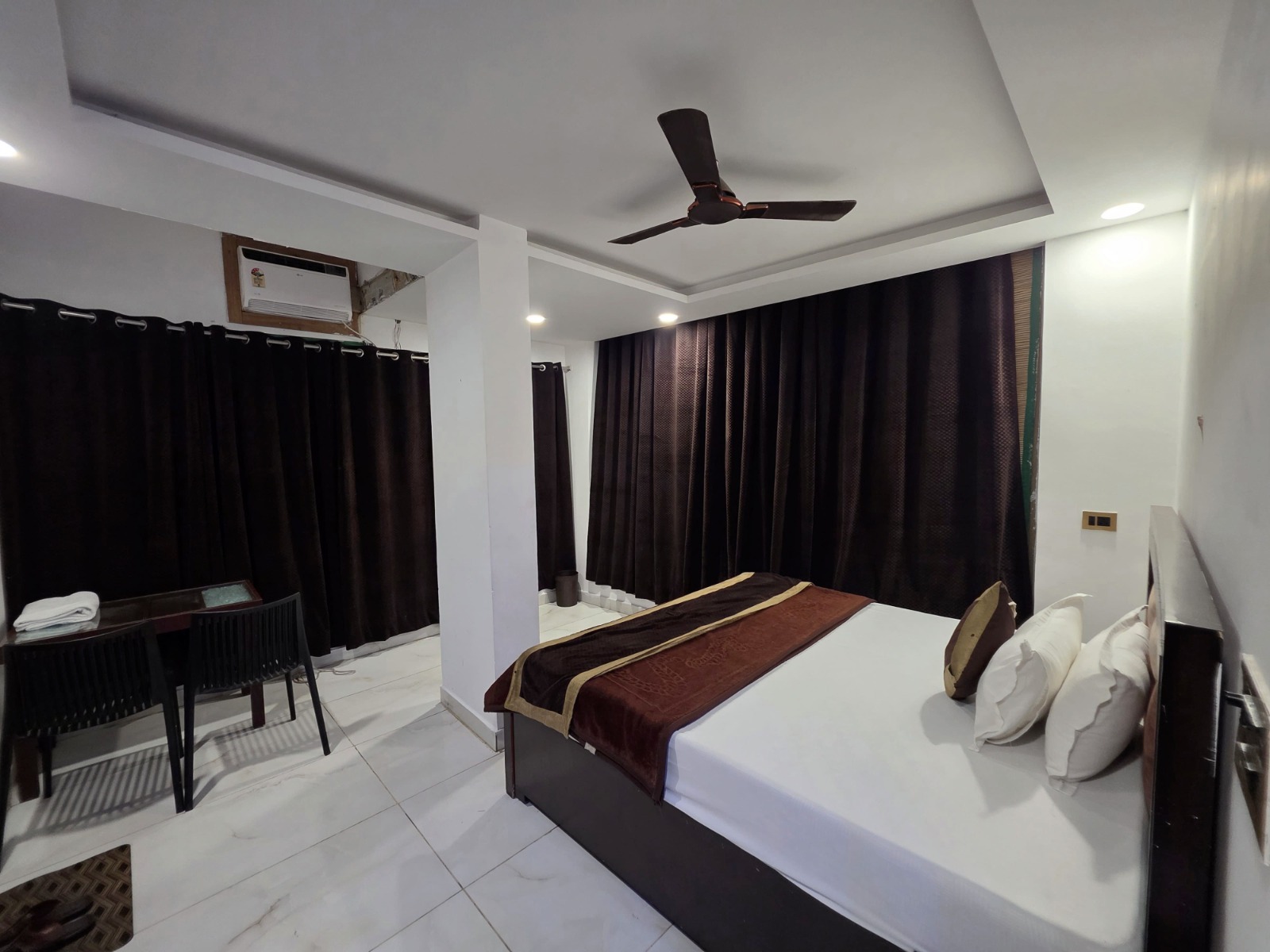 RedCarmine Hotel Image 1